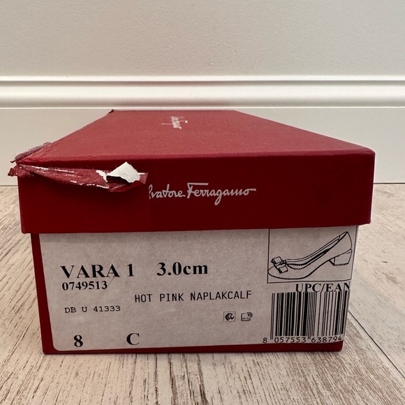Salvatore Ferragamo | Vara Bow Pump | Patent Leather | Hot Pink | Size 8 - Picture 7 of 15